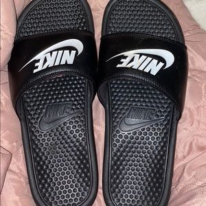 Black men’s Nike slides